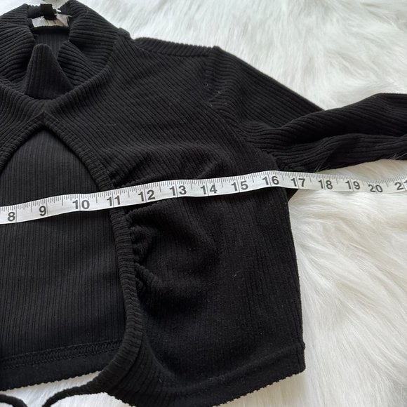 Lulus Shrug Topper Cropped Black Ribbed Turtleneck Open Tie Front SMALL NWT - Picture 4 of 8